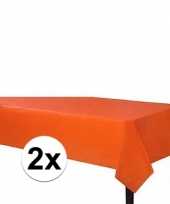 2x plastic tafelkleed oranje 140 x 240 cm